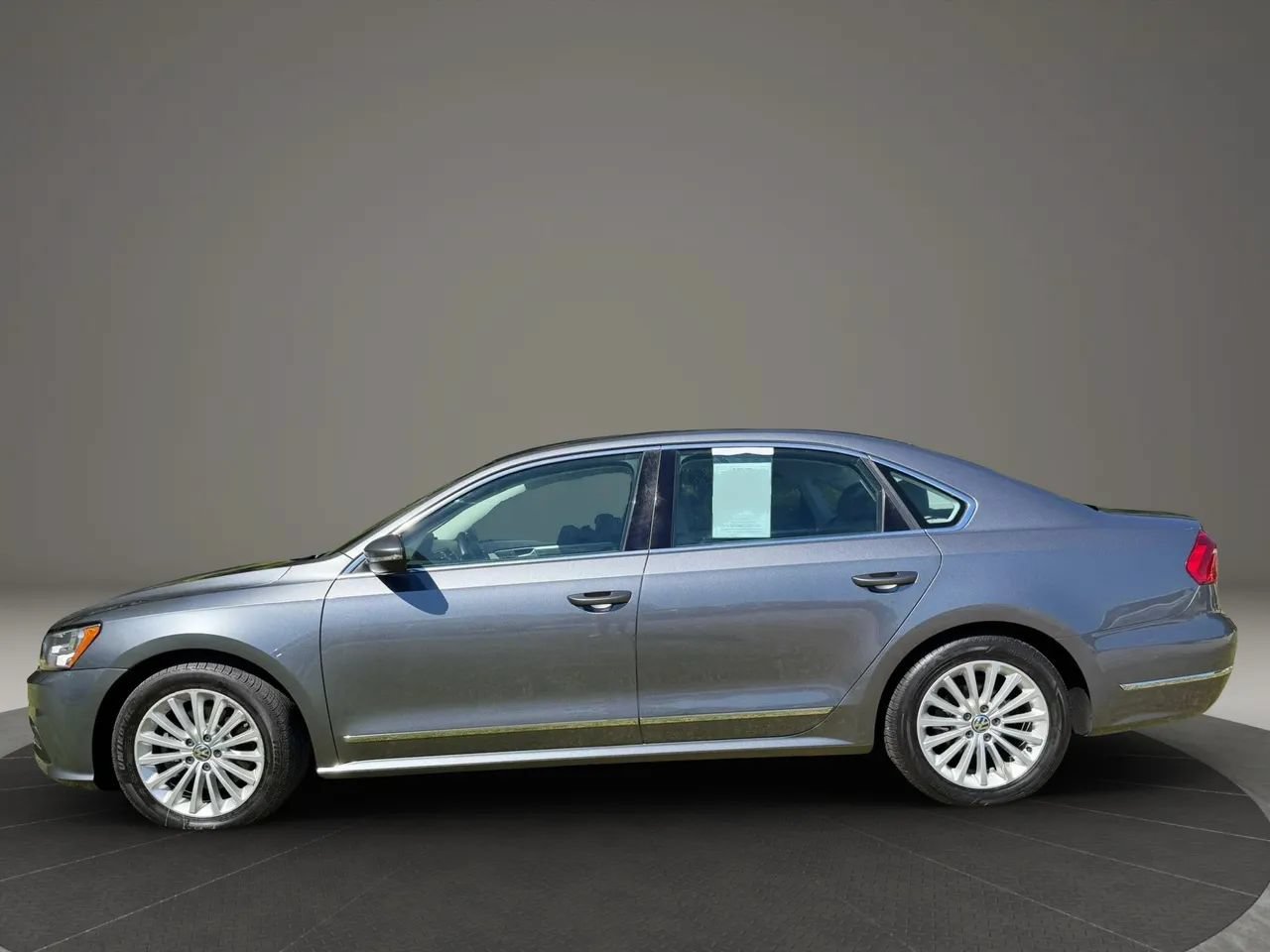 Used 2016 Volkswagen Passat 1.8T SE FWD image 2