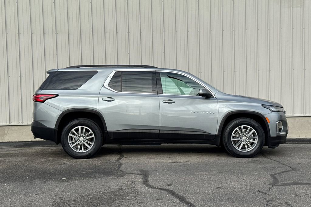 Used 2023 Chevrolet Traverse LT w/ Rear Camera Mirror Package AWD/4WD image 3