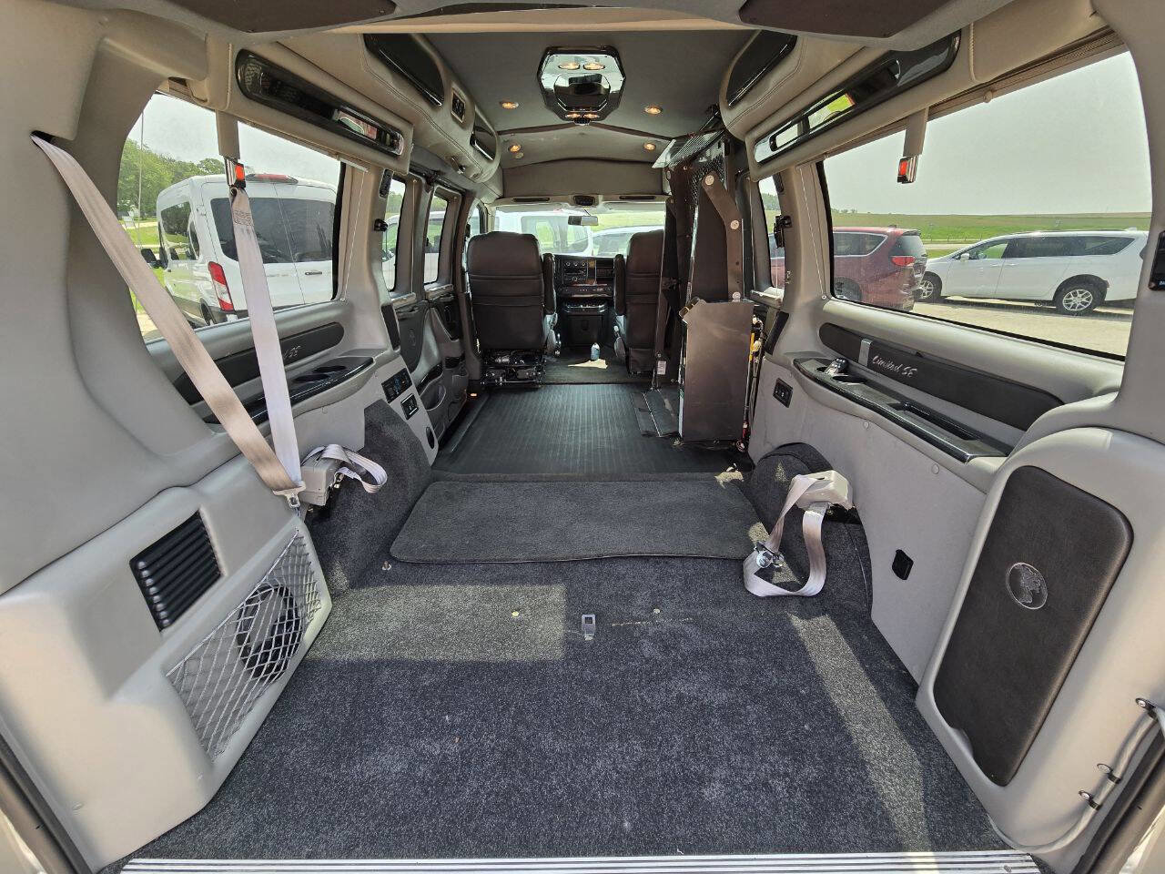 Used 2013 GMC Savana 1500 image 19