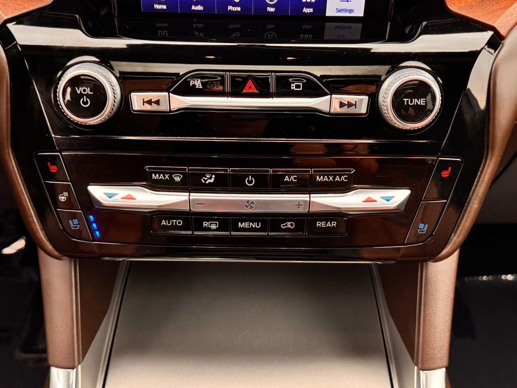 Used 2021 Ford Explorer King Ranch w/ Premium Technology Package image 25