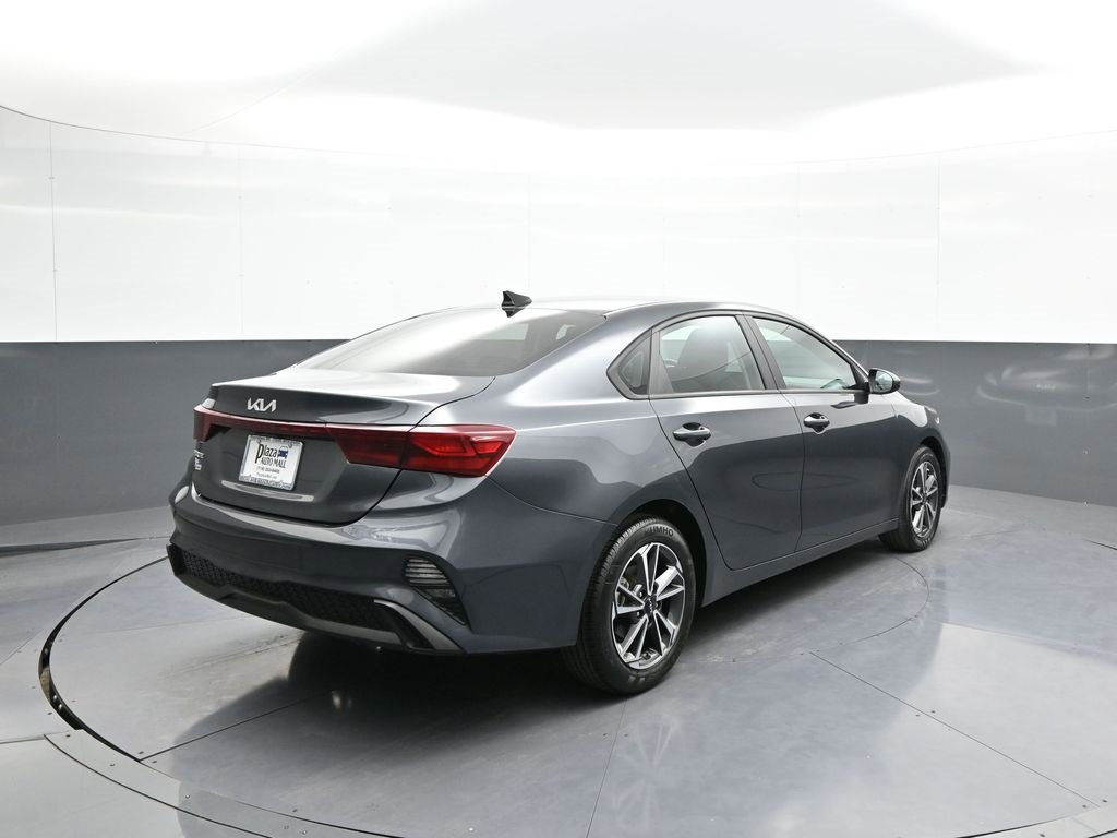 Certified 2022 Kia Forte LXS image 6