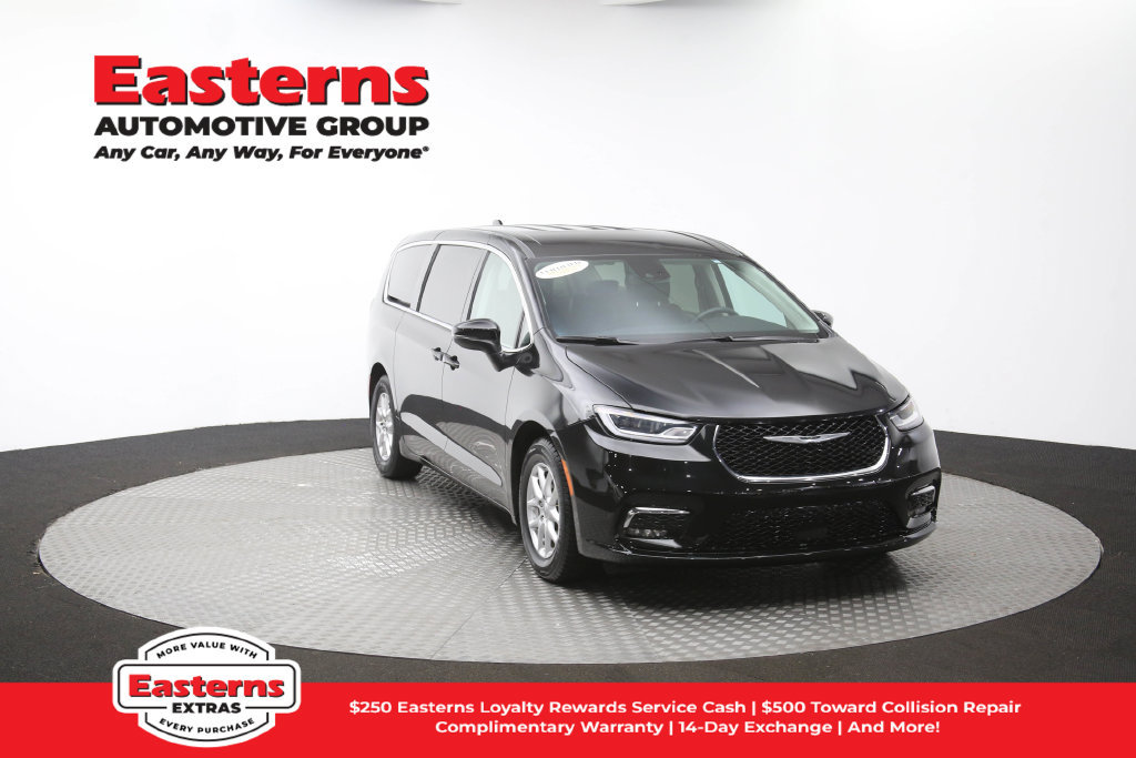 Used 2023 Chrysler Pacifica Touring-L FWD image 53