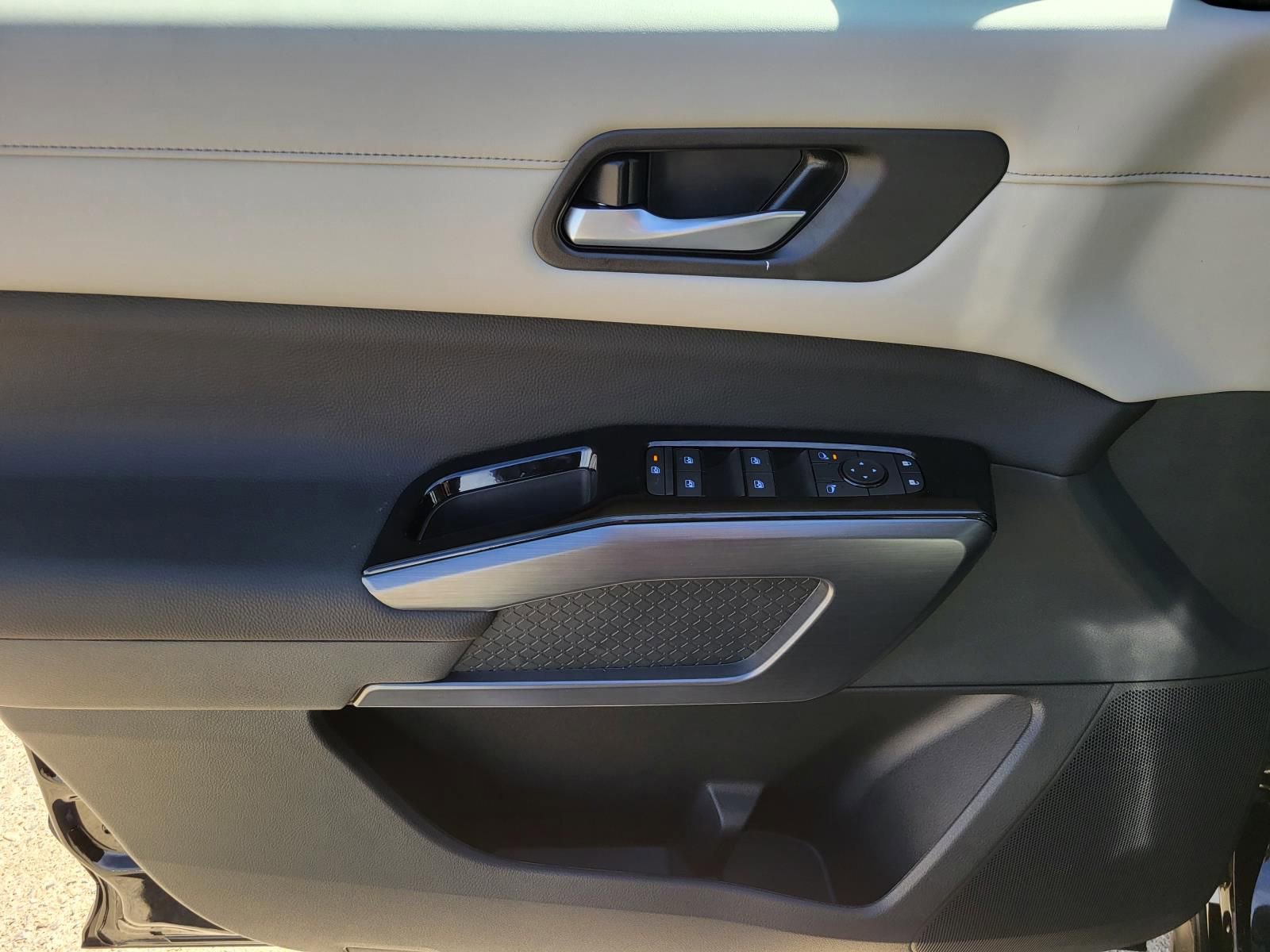 New 2026 Nissan Pathfinder SL AWD/4WD image 19