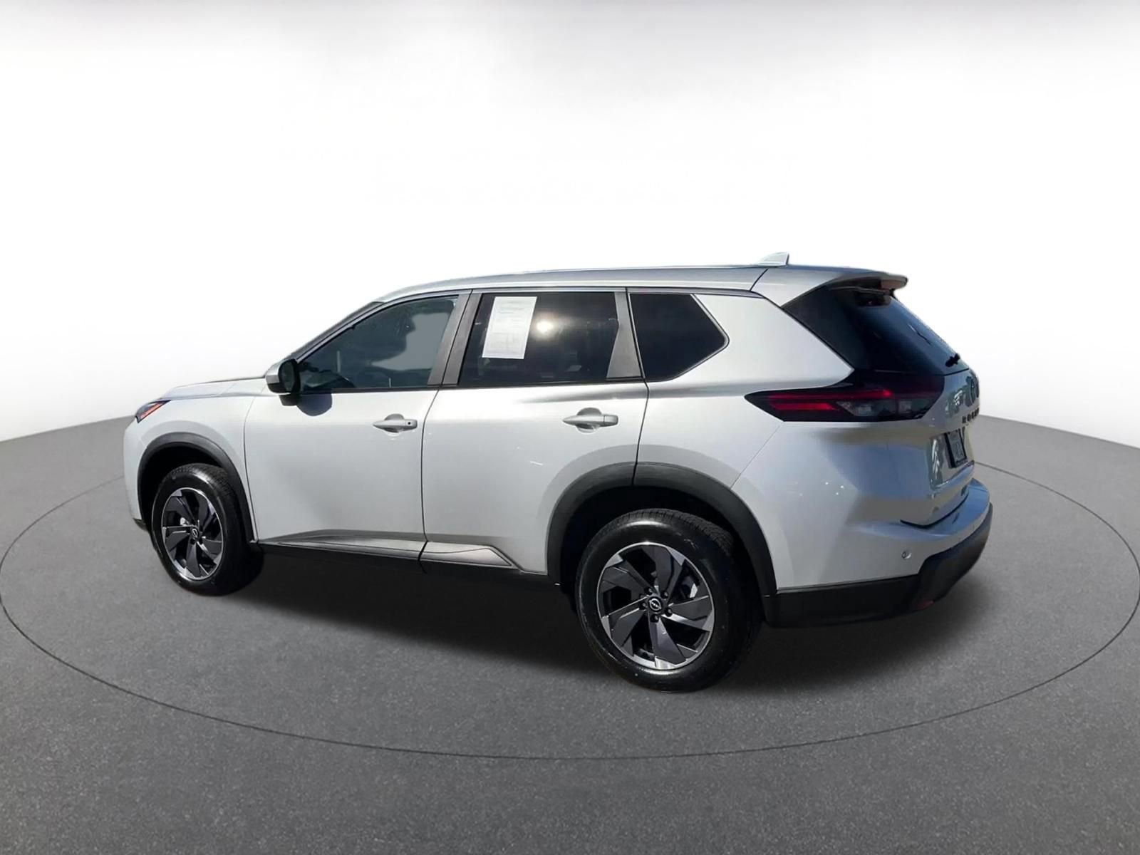 Used 2025 Nissan Rogue SV image 10