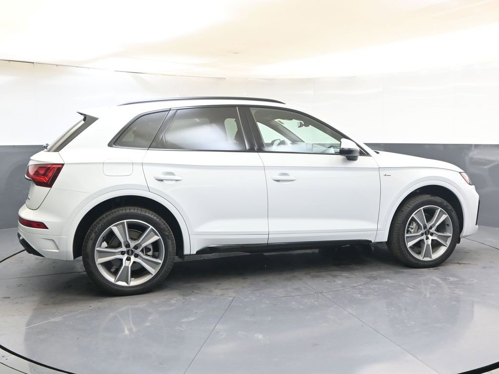 Certified 2025 Audi Q5 2.0T Premium w/ Convenience Plus Package image 6