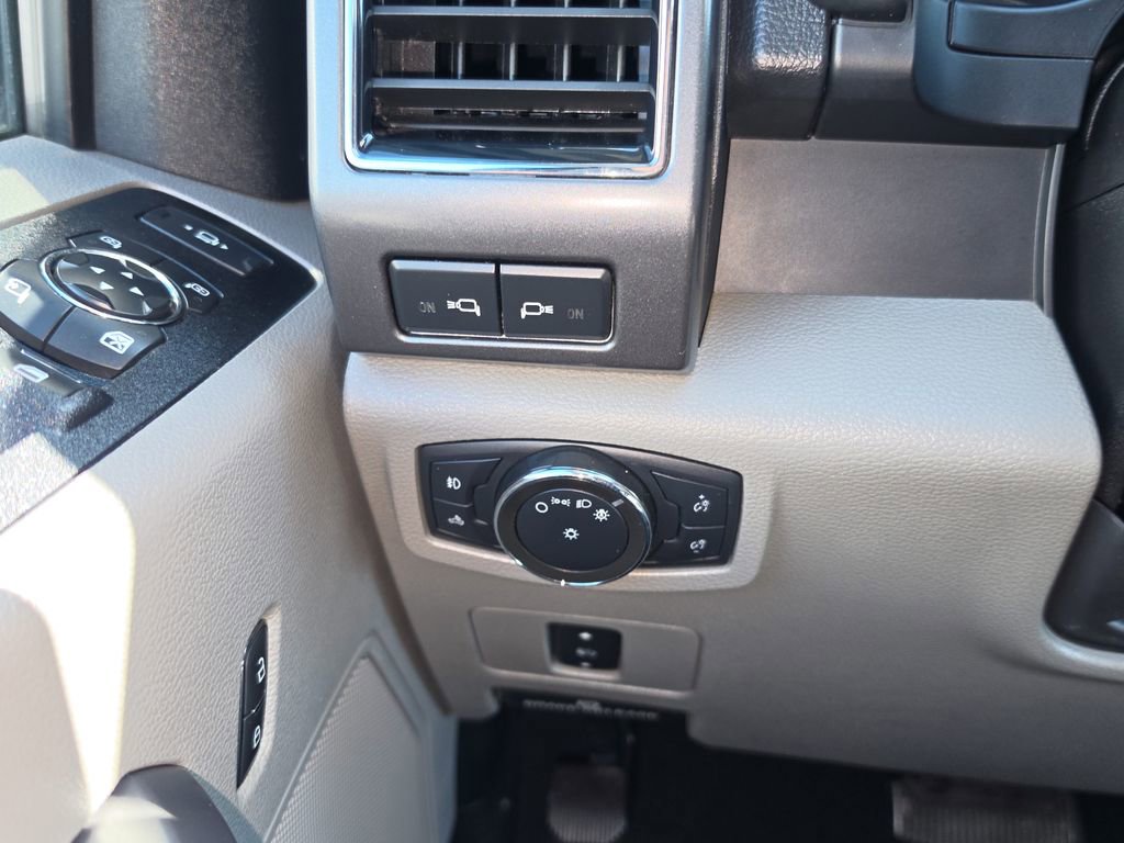 Used 2021 Ford F250 XLT w/ XLT Premium Package AWD/4WD image 23