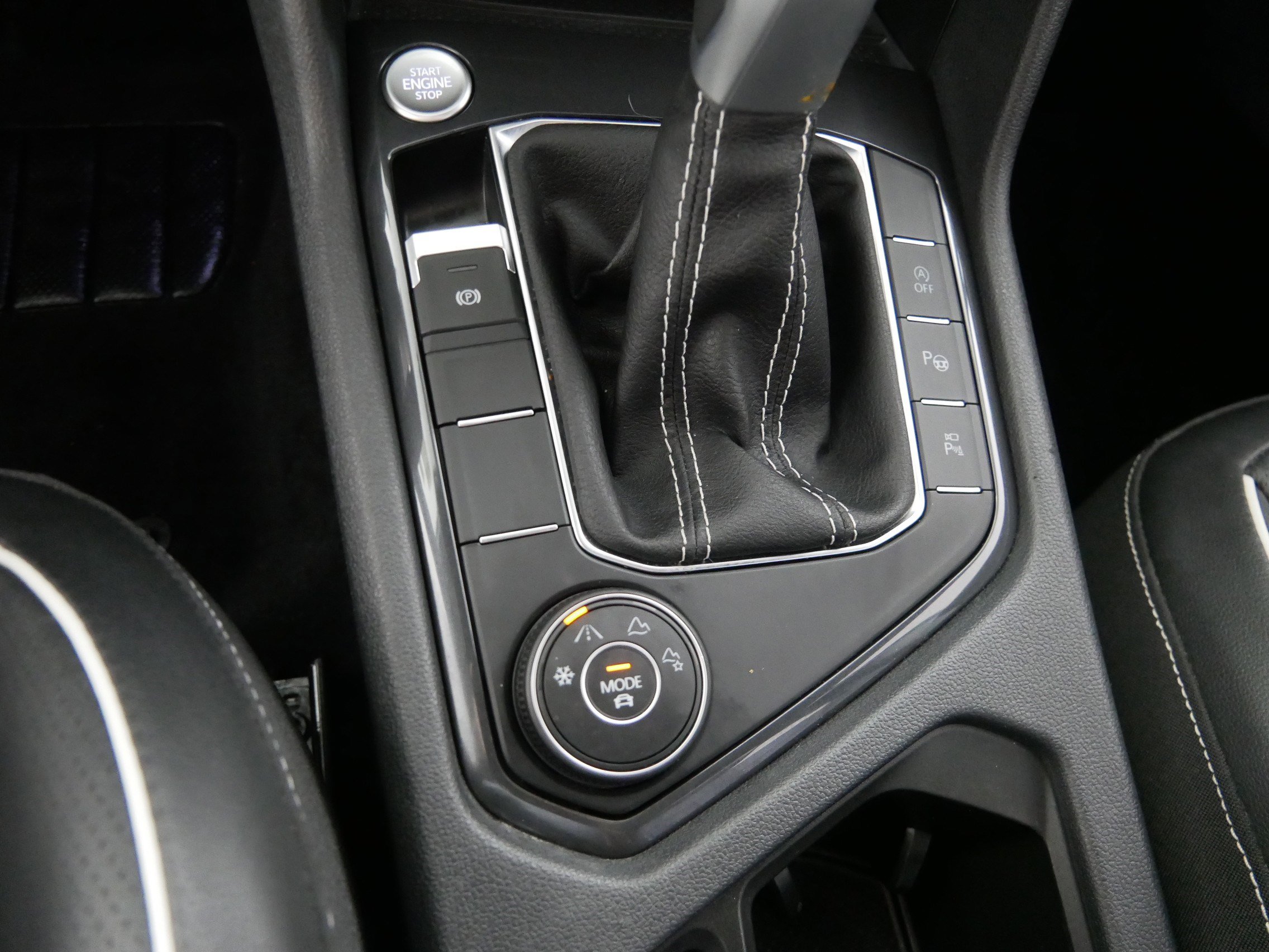 Used 2023 Volkswagen Tiguan SEL R-Line image 30