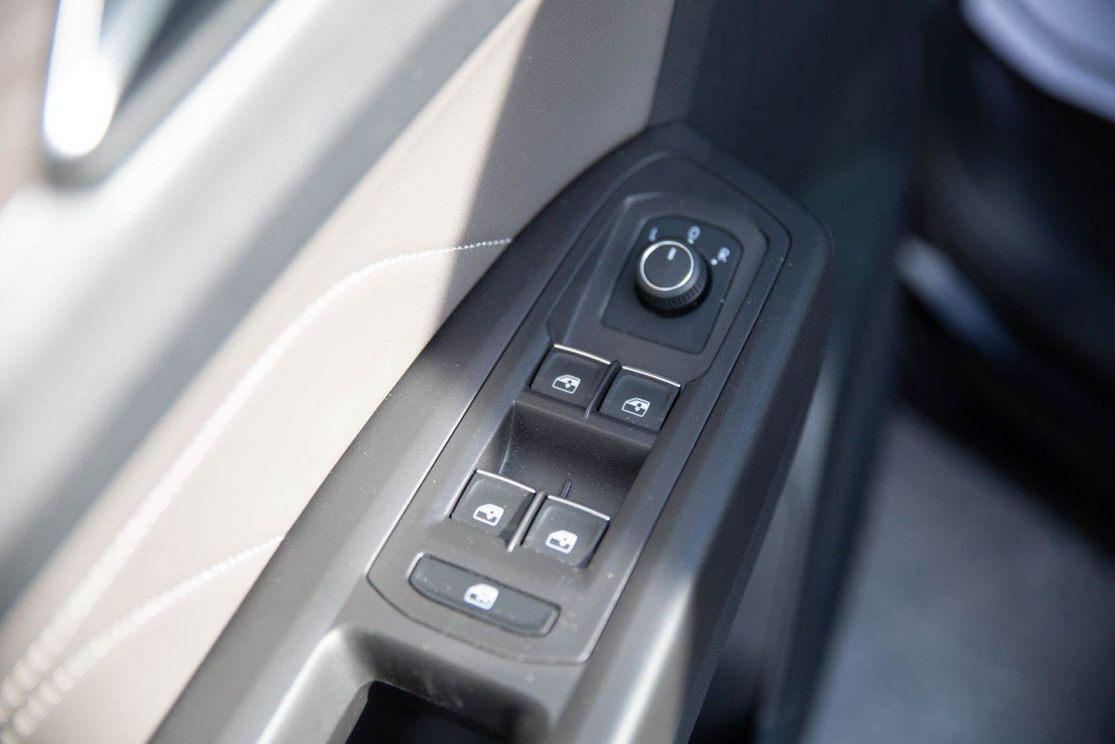 Used 2022 Volkswagen Atlas Cross Sport SE image 19