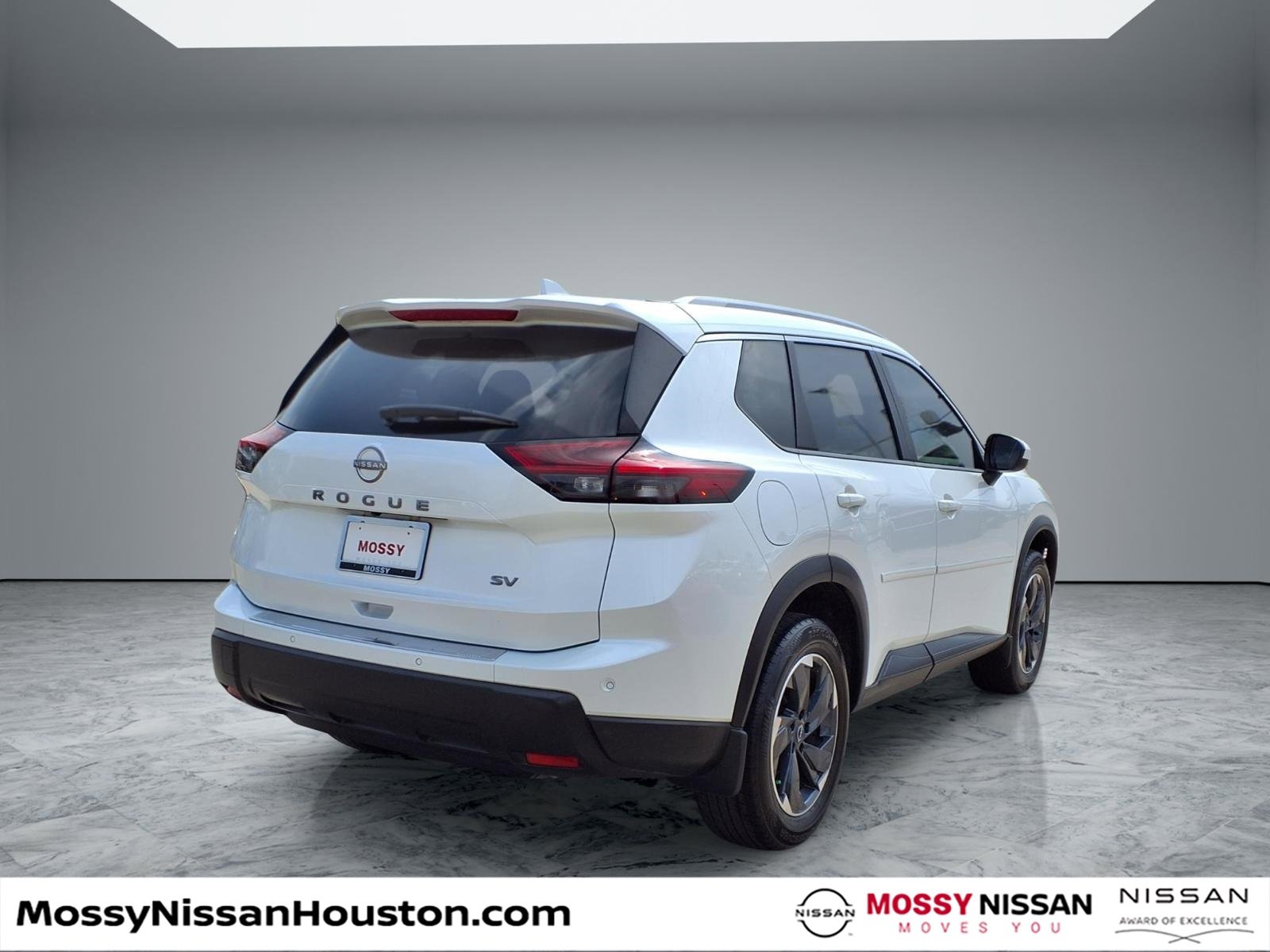 Used 2024 Nissan Rogue SV w/ SV Premium Package image 7
