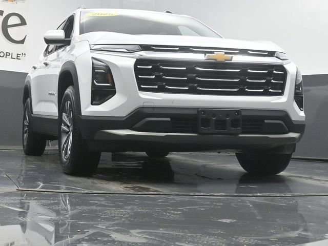 Used 2025 Chevrolet Equinox LT w/ Convenience Package II image 3