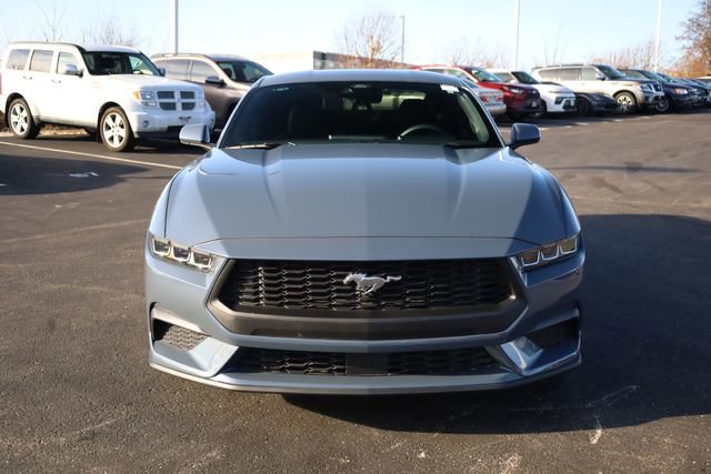 Used 2024 Ford Mustang Coupe image 3