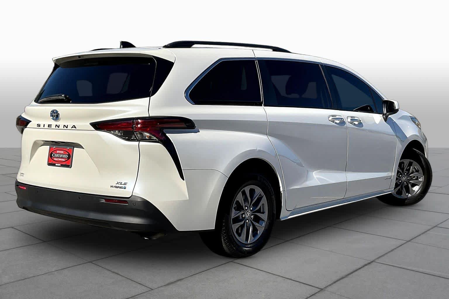 Used 2021 Toyota Sienna XLE FWD image 13