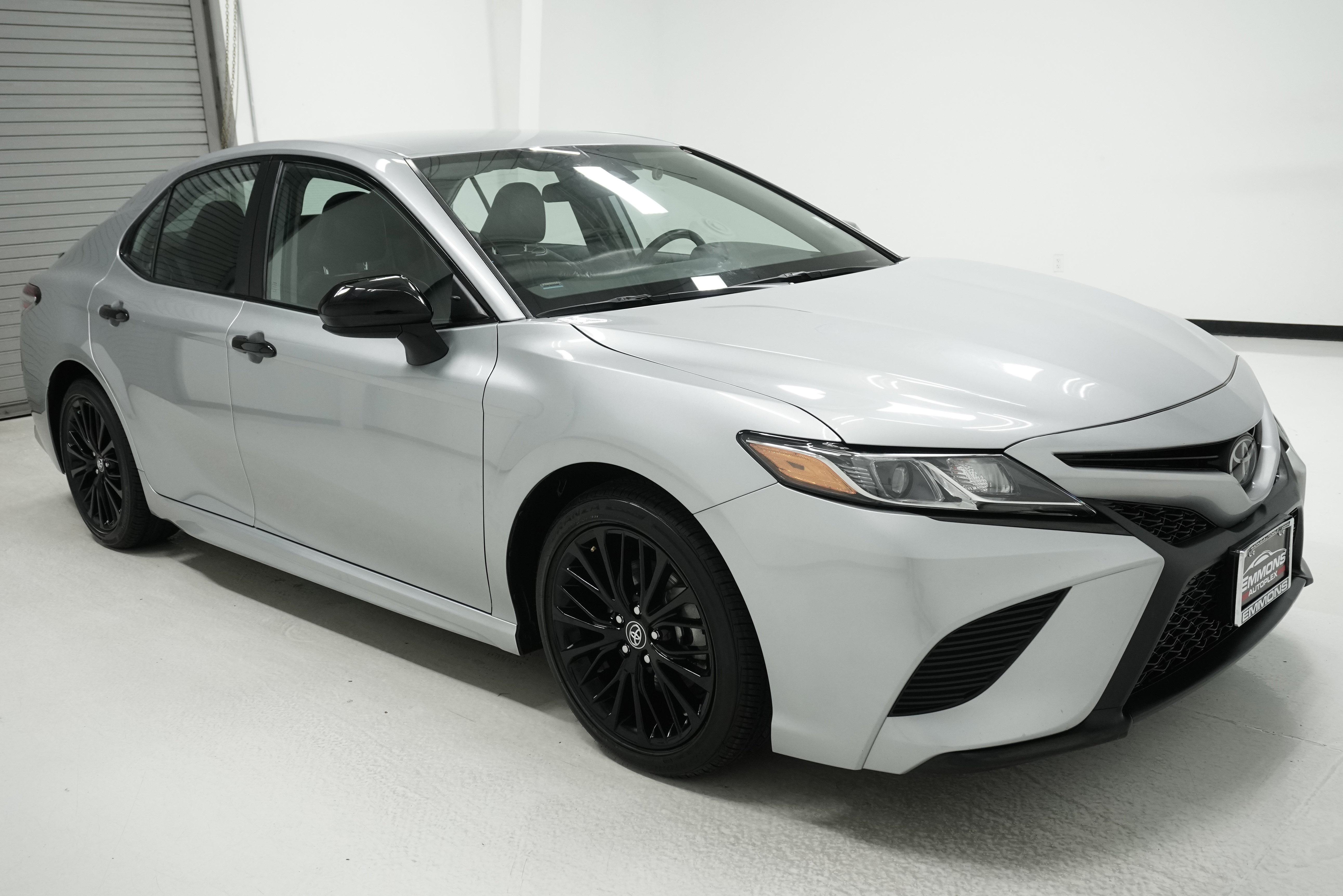 Used 2020 Toyota Camry SE FWD image 3