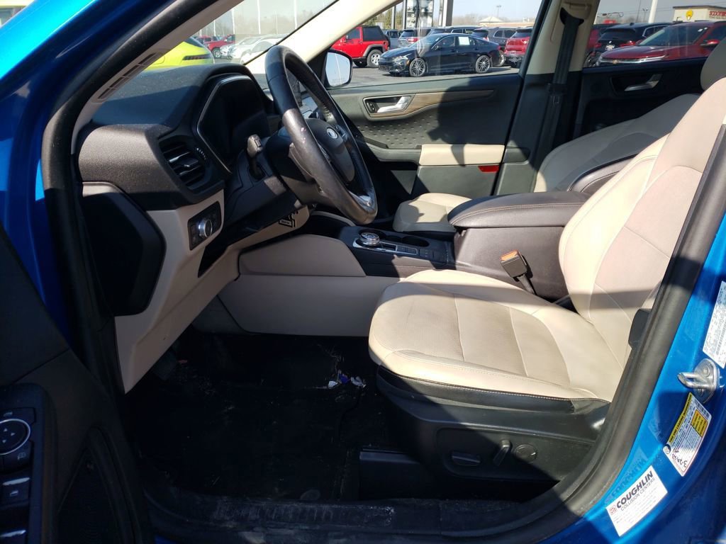 Used 2020 Ford Escape Titanium image 9