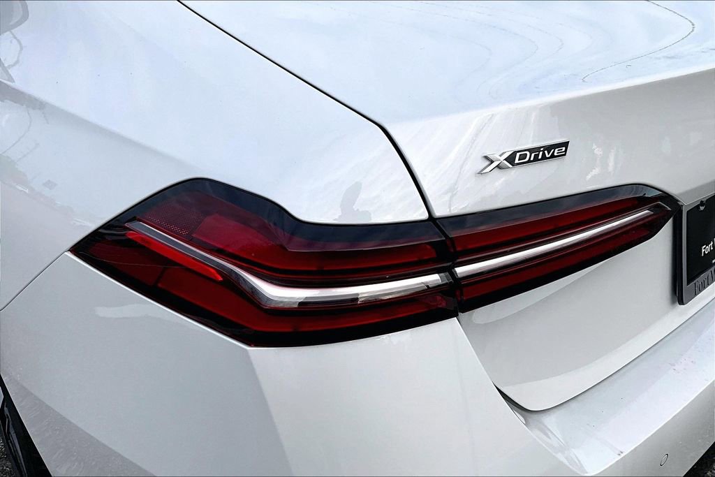 New 2026 BMW 550e xDrive image 14