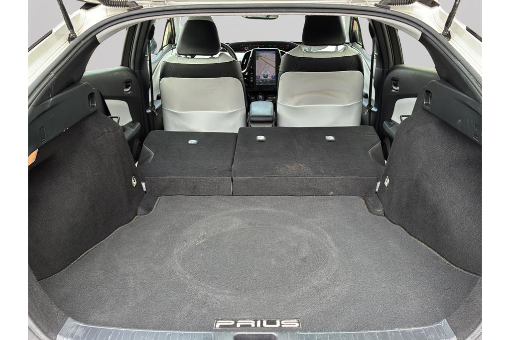Used 2018 Toyota Prius Four Touring FWD image 9