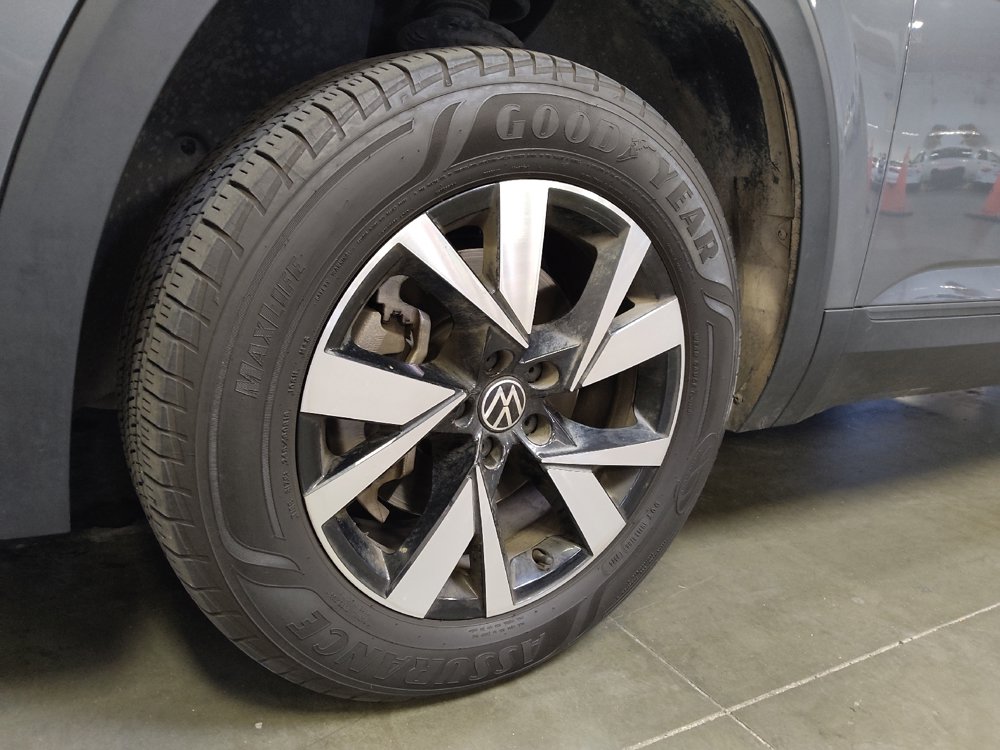 Used 2023 Volkswagen Atlas Cross Sport SE FWD image 31