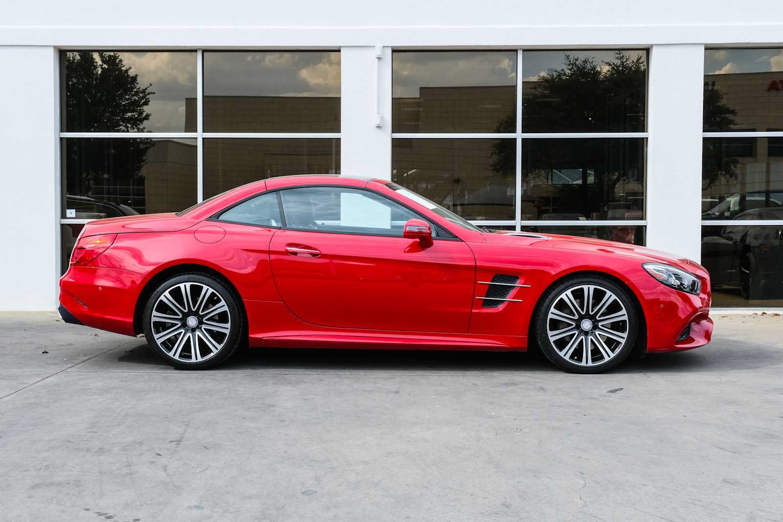 Used 2017 Mercedes-Benz SL 450 image 6