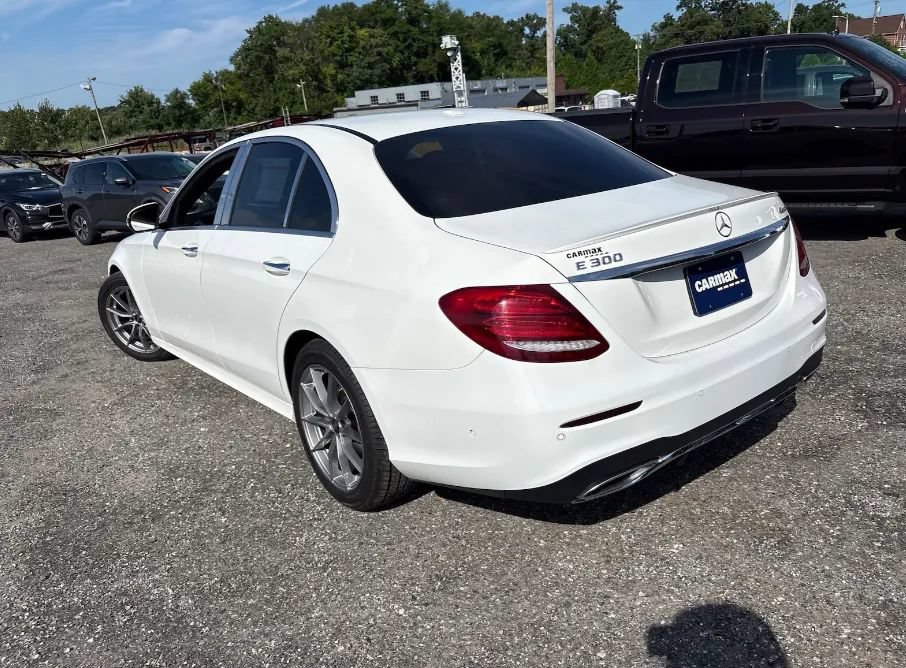 Used 2017 Mercedes-Benz E 300 4MATIC image 3