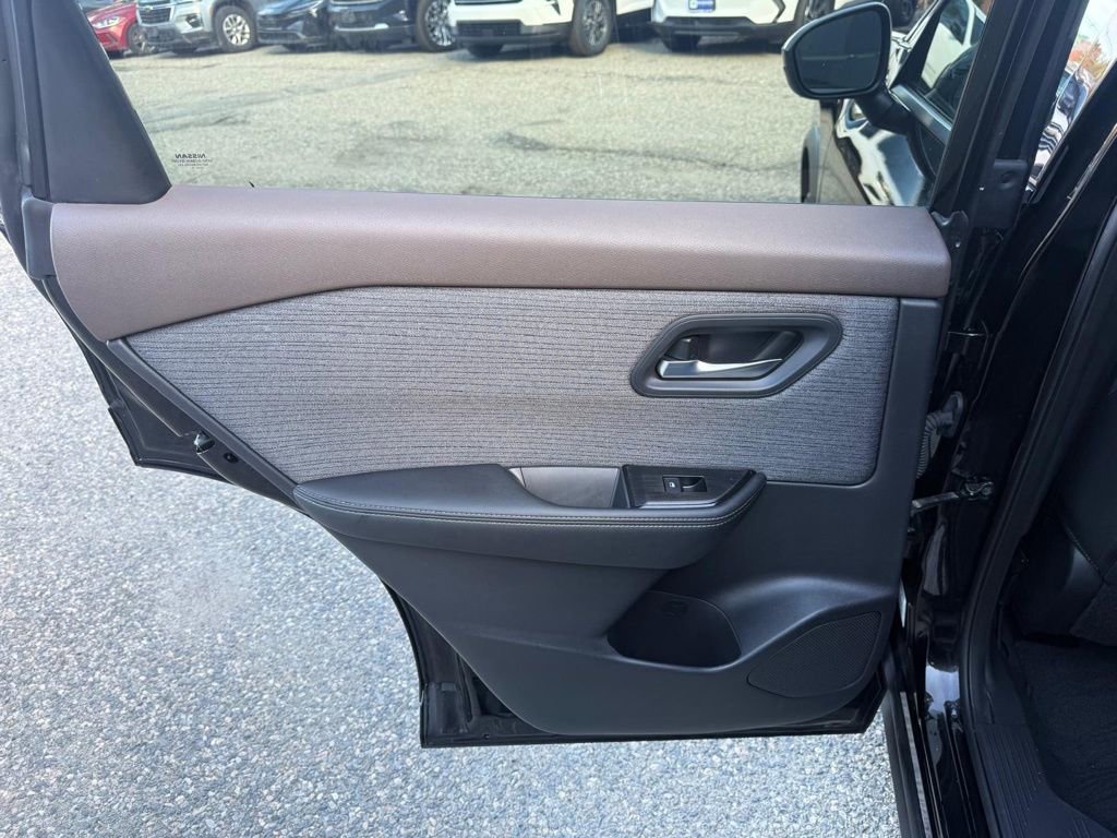 Used 2021 Nissan Rogue SV AWD/4WD image 12