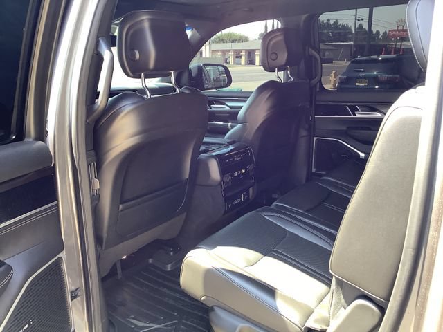 Used 2024 Jeep Wagoneer L 4WD w/ Premium Group I image 25