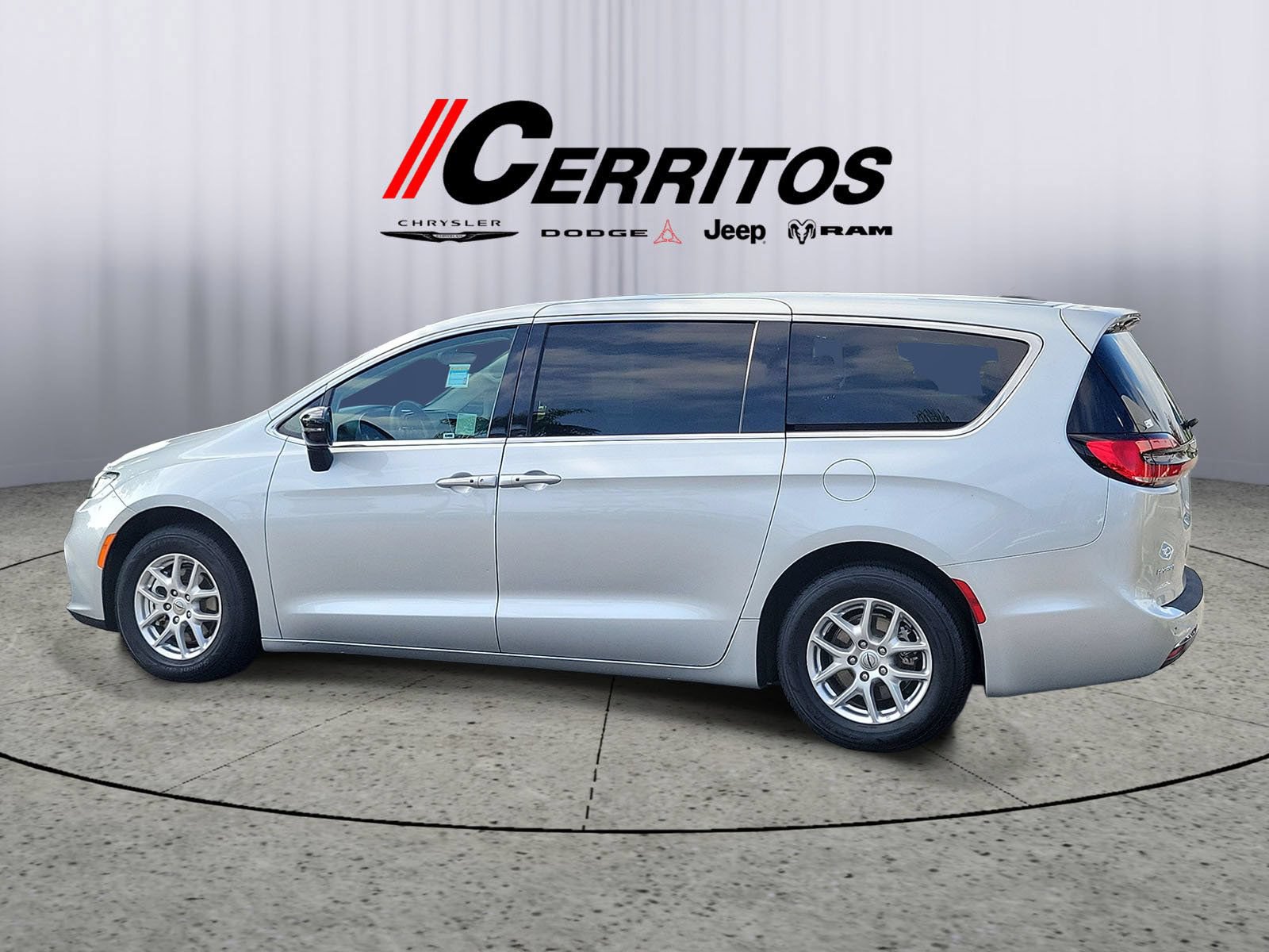 Certified 2024 Chrysler Pacifica Touring-L FWD image 2