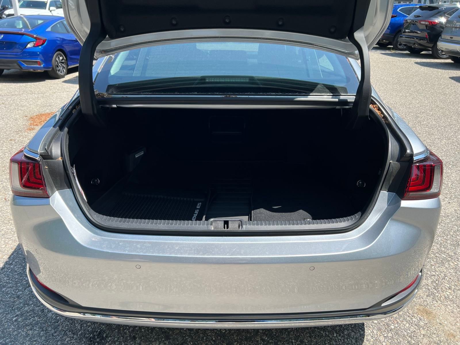 Used 2025 Lexus ES 300h w/ Technology Package image 22