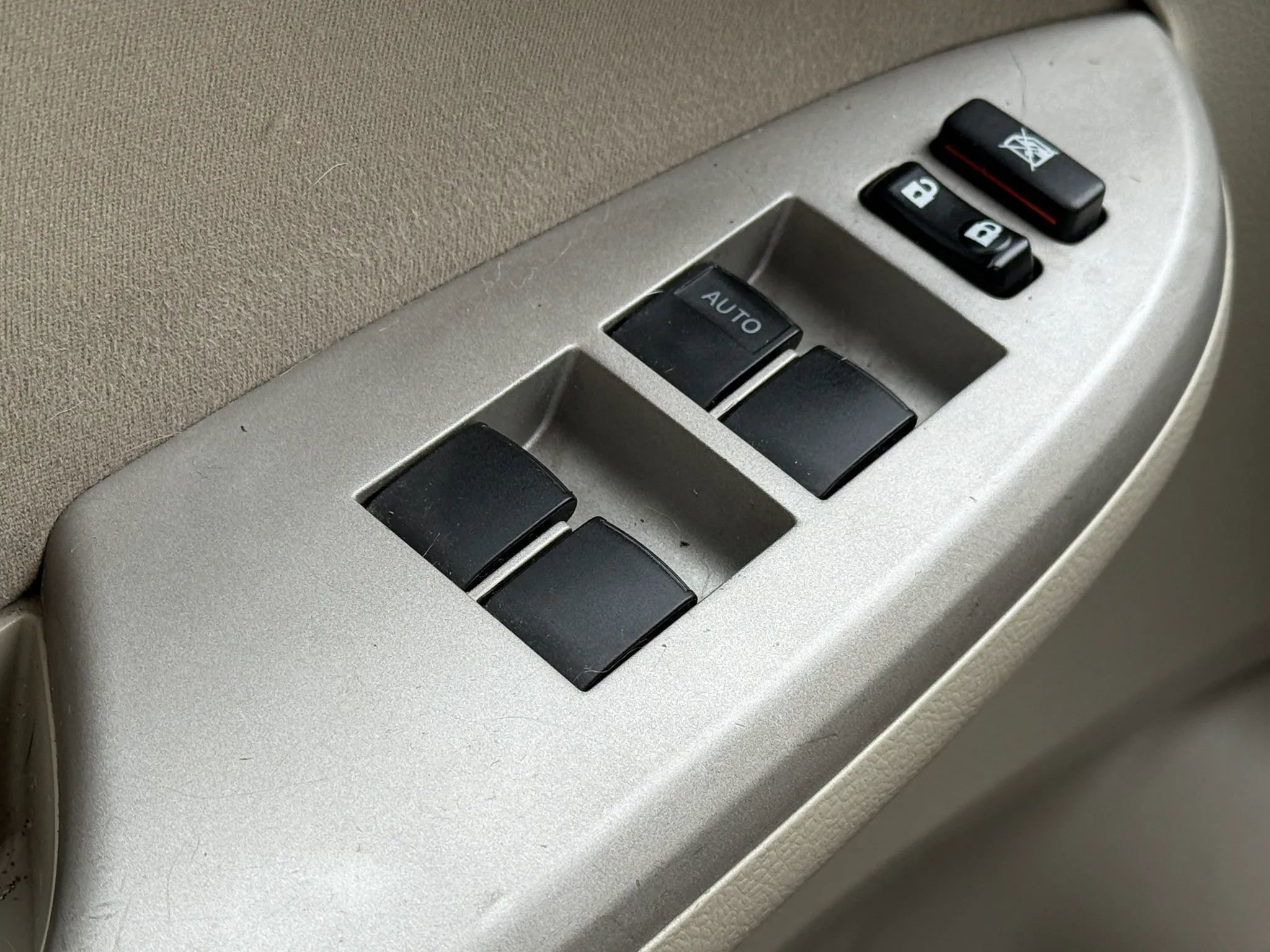 Used 2010 Toyota Corolla LE FWD image 23