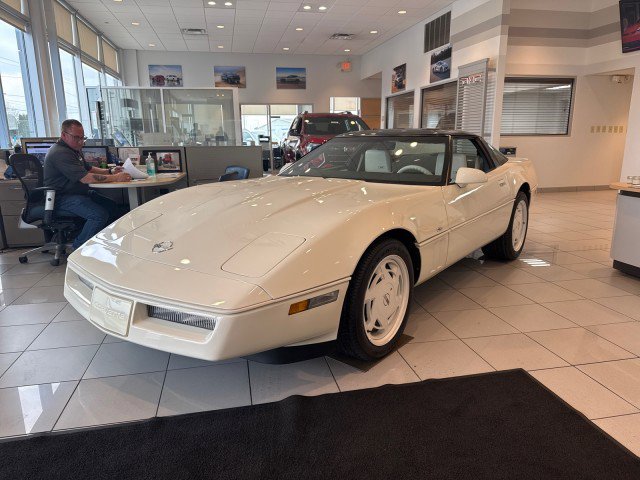 Used 1988 Chevrolet Corvette Coupe image 1