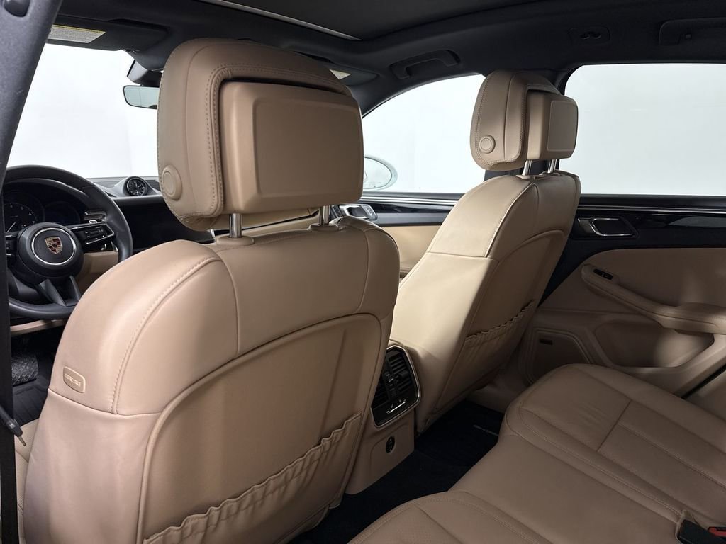 Certified 2025 Porsche Macan image 25