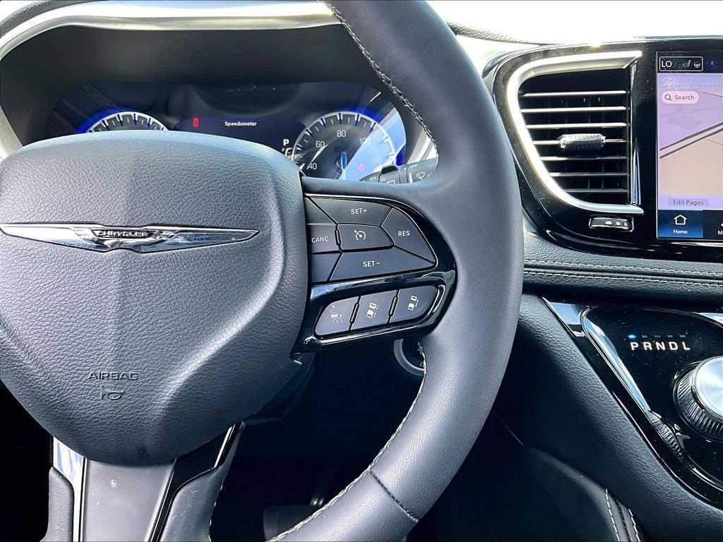 Used 2025 Chrysler Pacifica Limited FWD image 25