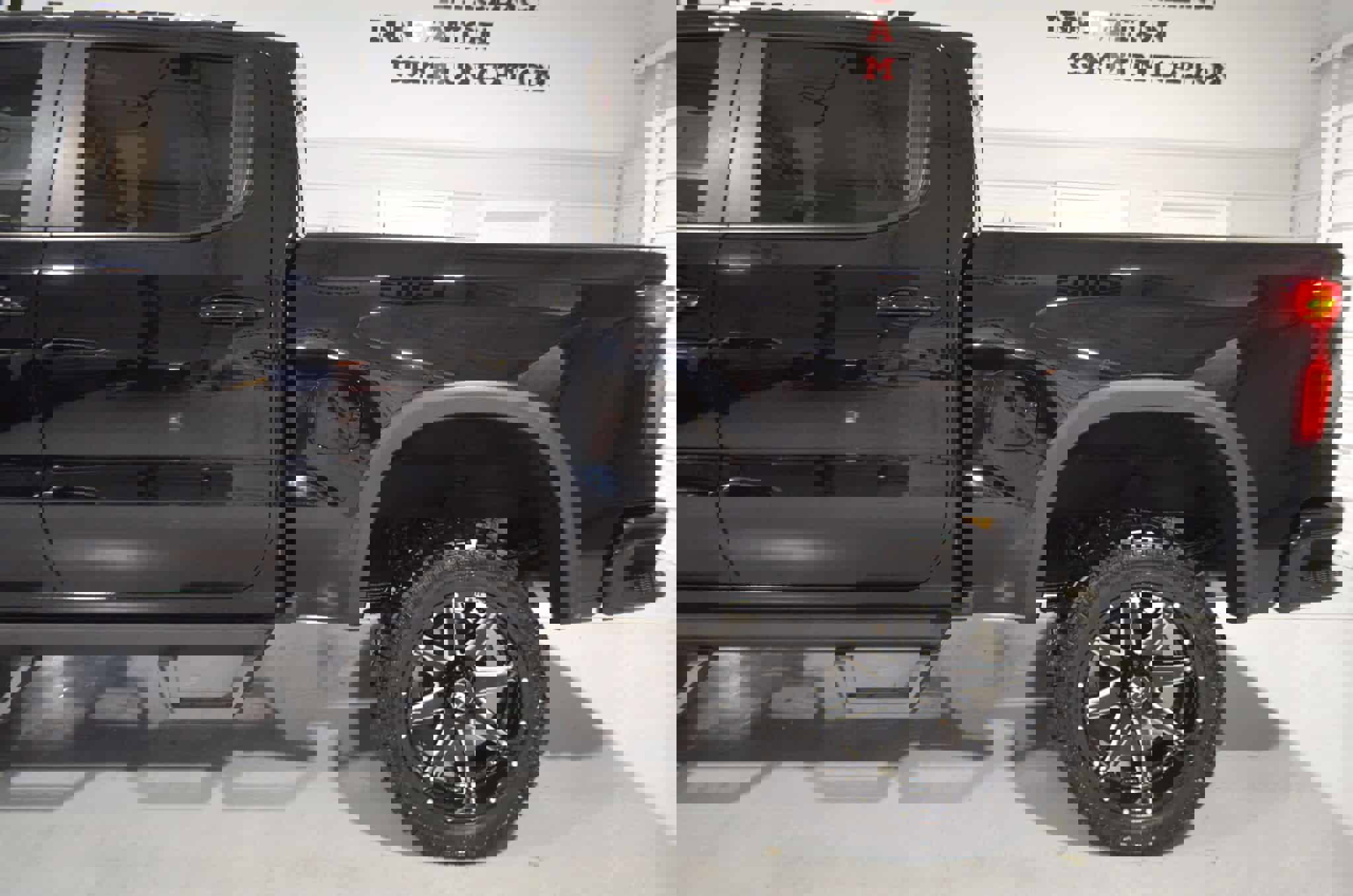 Used 2023 Chevrolet Silverado 1500 ZR2 w/ Technology Package image 6