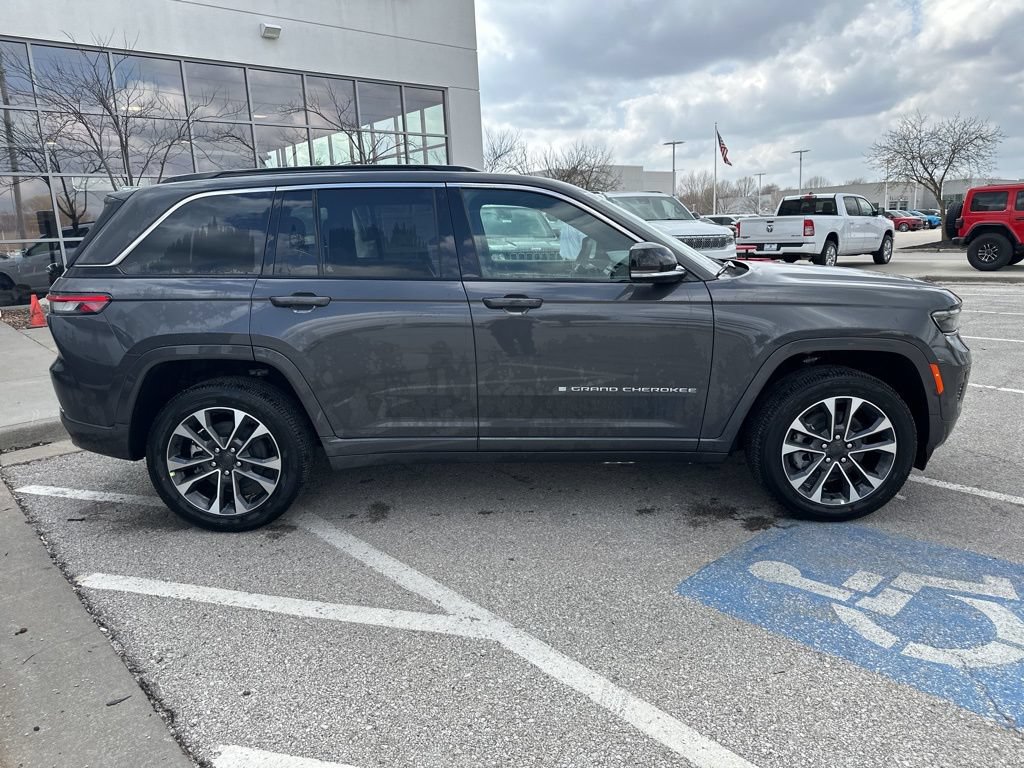 New 2024 Jeep Grand Cherokee Overland w/ Luxury Tech Group IV AWD/4WD image 12