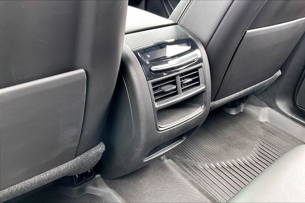 Used 2023 Cadillac XT5 Premium Luxury w/ Technology Package AWD/4WD image 24
