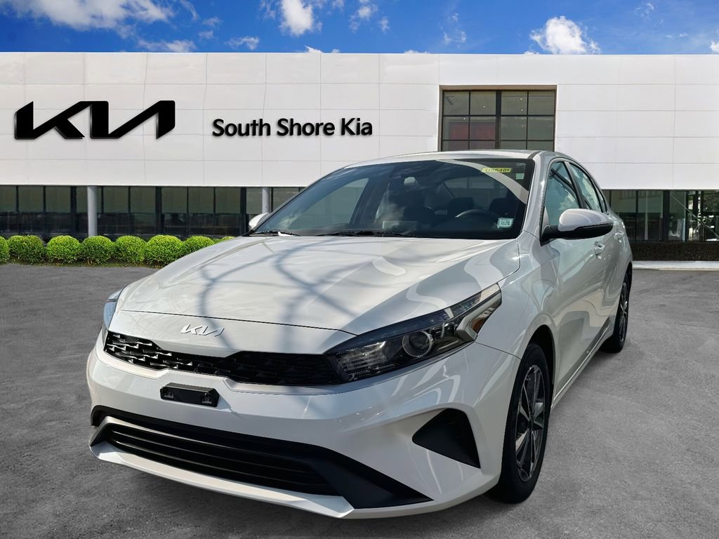 Used 2023 Kia Forte LXS w/ LXS Technology Package image 3