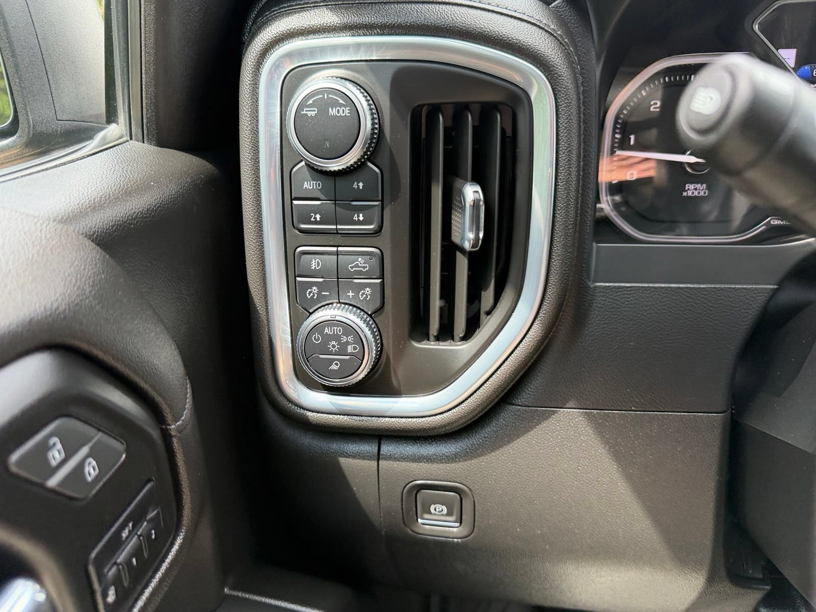 Used 2022 GMC Sierra 1500 Denali w/ Denali Premium Package AWD/4WD image 12
