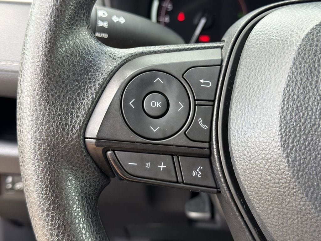 Used 2025 Toyota RAV4 XLE FWD image 24