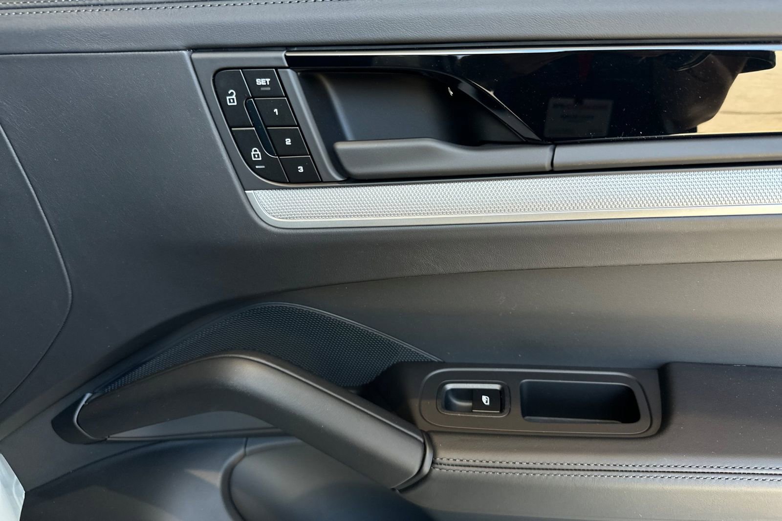 New 2025 Porsche Cayenne Coupe image 20