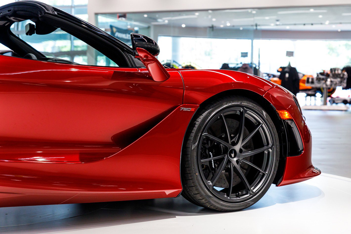Used 2027 McLaren 750S Spider RWD image 38