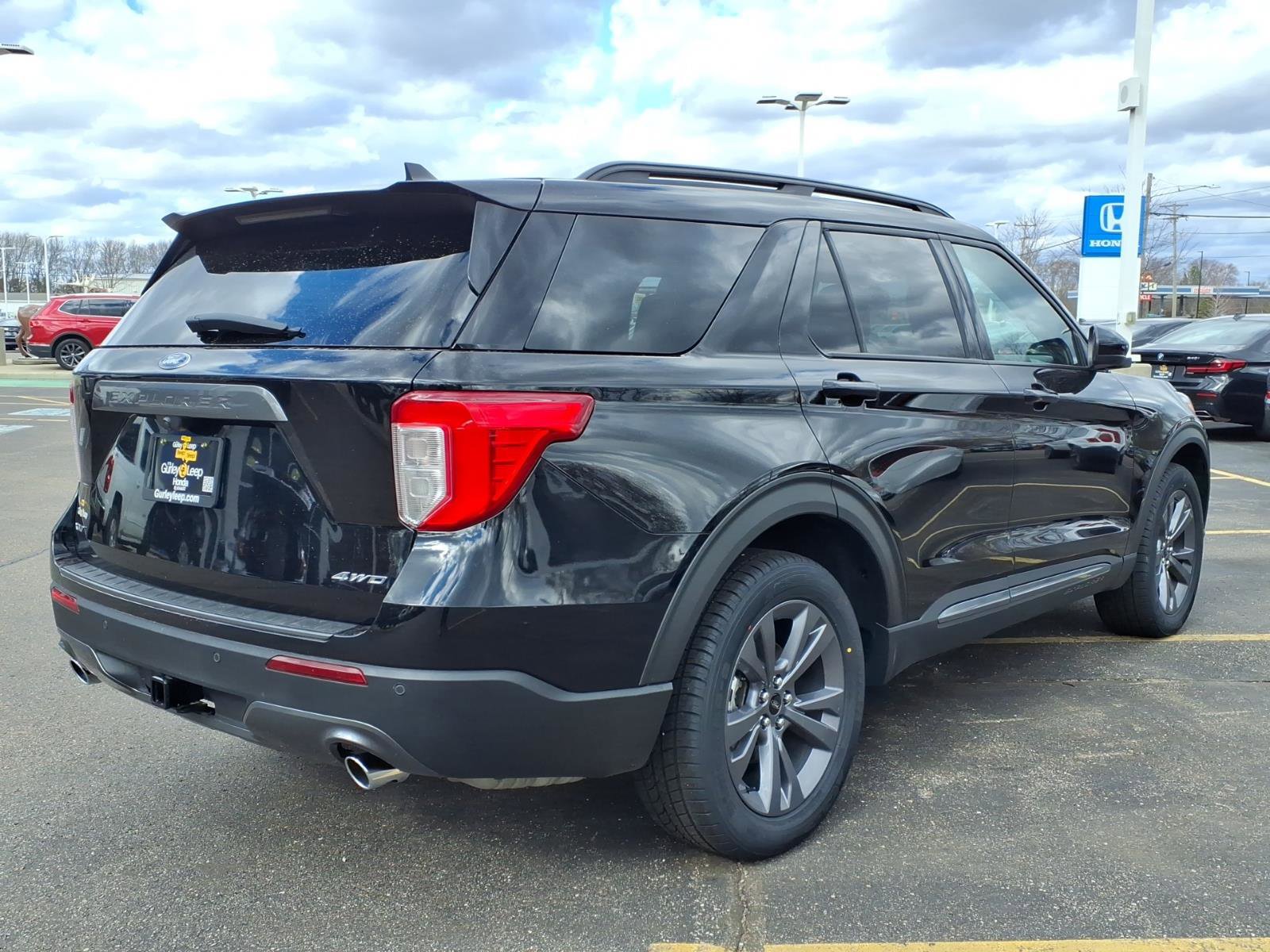 Used 2023 Ford Explorer XLT w/ Equipment Group 202A image 11