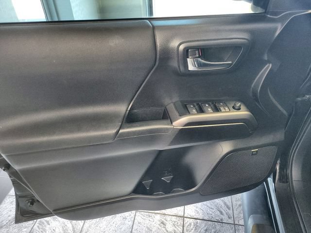 Used 2020 Toyota Tacoma TRD Off-Road w/ TRD Premium Off Road Package AWD/4WD image 13
