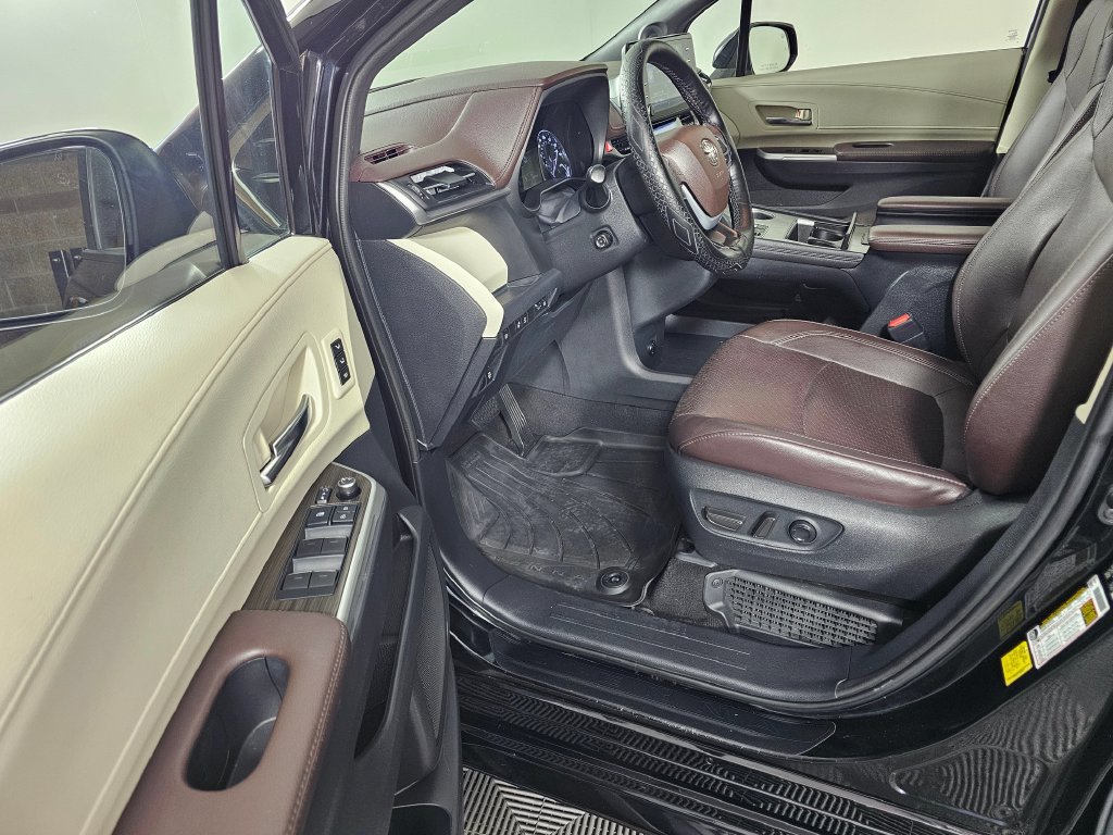 Used 2022 Toyota Sienna Platinum AWD/4WD image 20