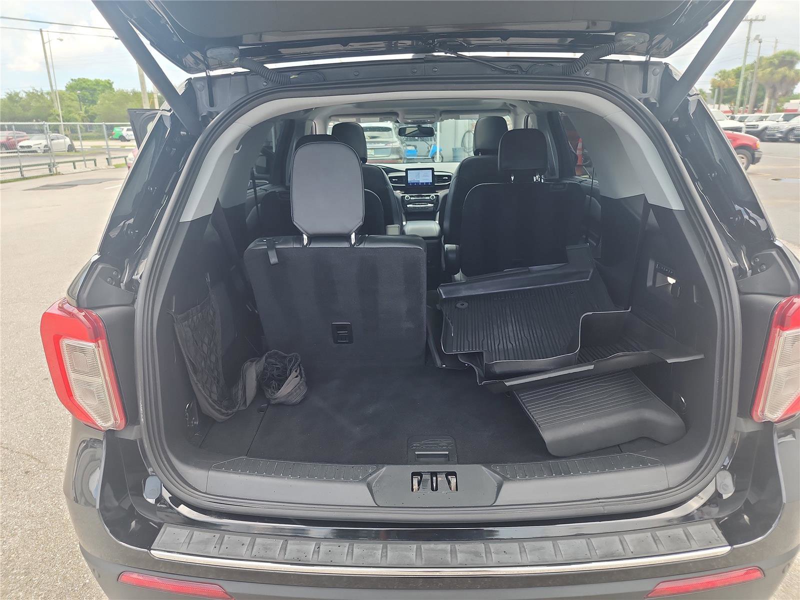 Used 2022 Ford Explorer Limited w/ Equipment Group 301A RWD image 18