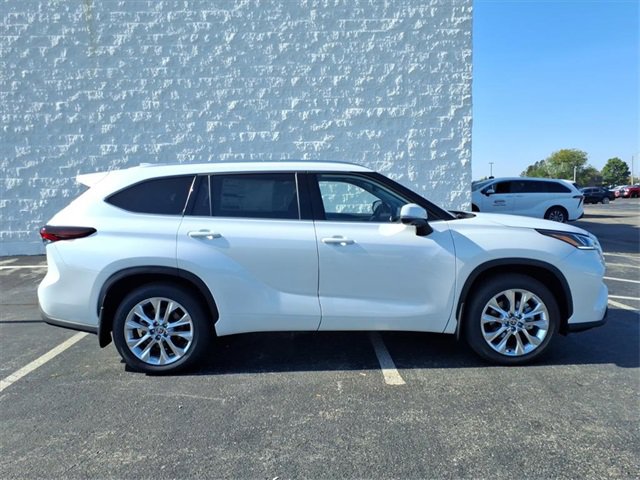 New 2025 Toyota Highlander Limited image 2