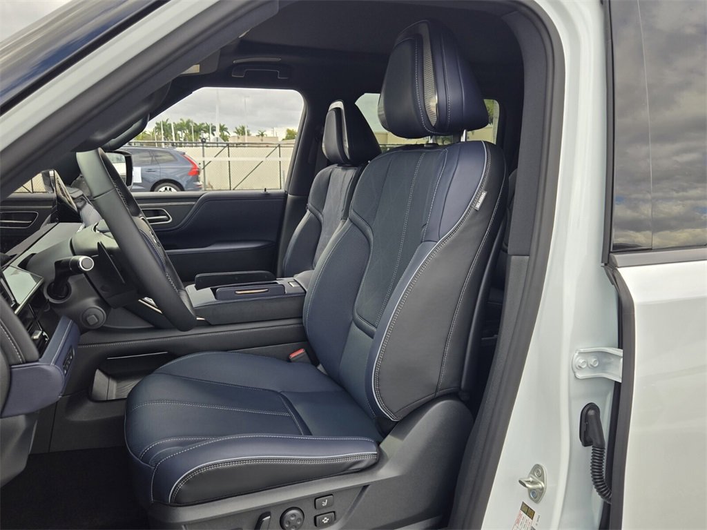 New 2026 INFINITI QX80 Autograph w/ Premium Cargo Package image 13