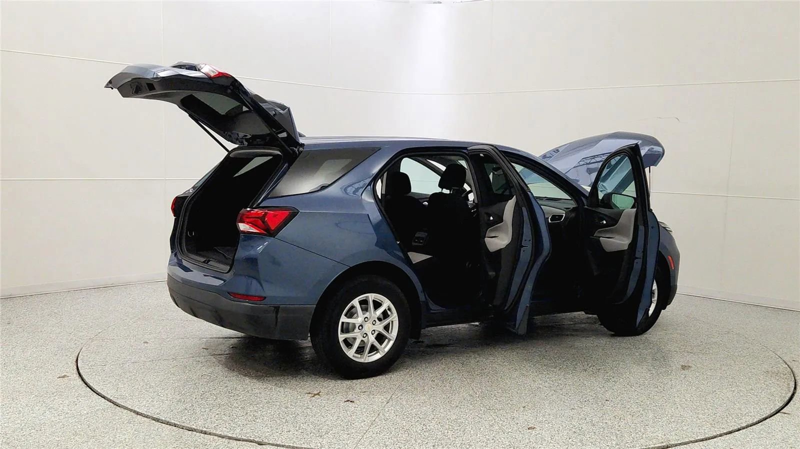 Used 2024 Chevrolet Equinox LS w/ LS Convenience Package image 12