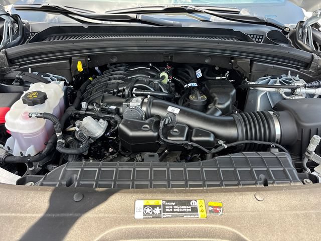 Used 2025 Jeep Grand Cherokee L Limited w/ Black Appearance Package AWD/4WD image 35