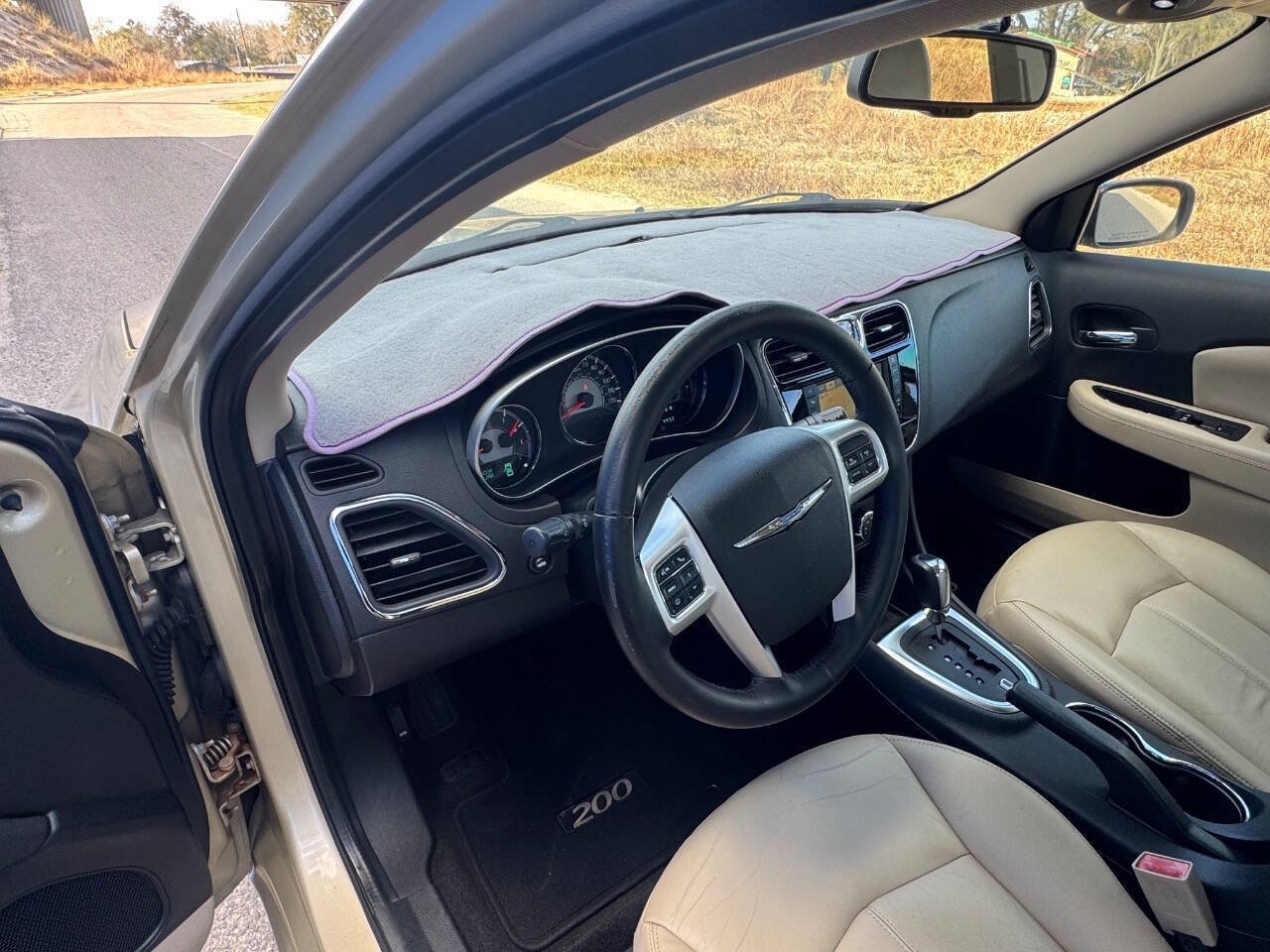 Used 2011 Chrysler 200 Limited FWD image 13