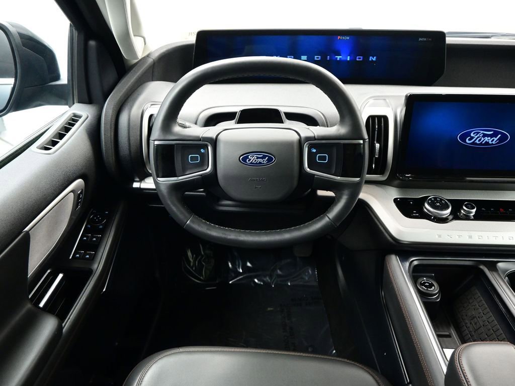 Used 2025 Ford Expedition Active RWD image 9