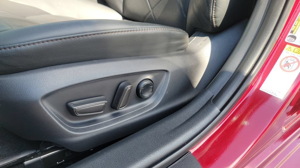 Used 2018 Toyota Camry XLE FWD image 17